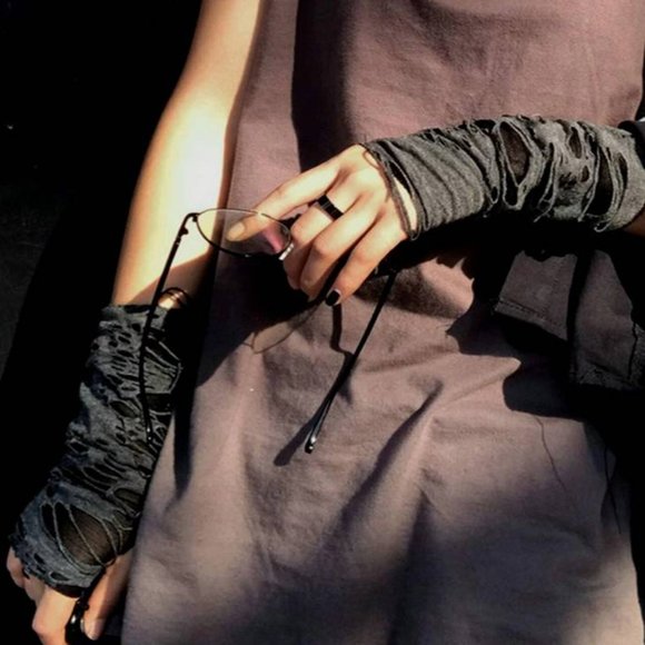 upcycled tattered distressed gloves - Picture 2 of 2